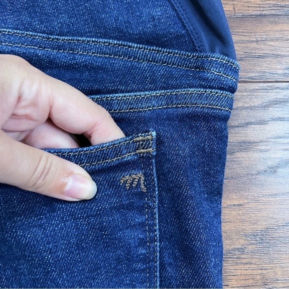 Madewell • Maternity Over-the-Belly Skinny Jeans in Orland Wash: TENCEL™ Denim - Picture 10 of 11